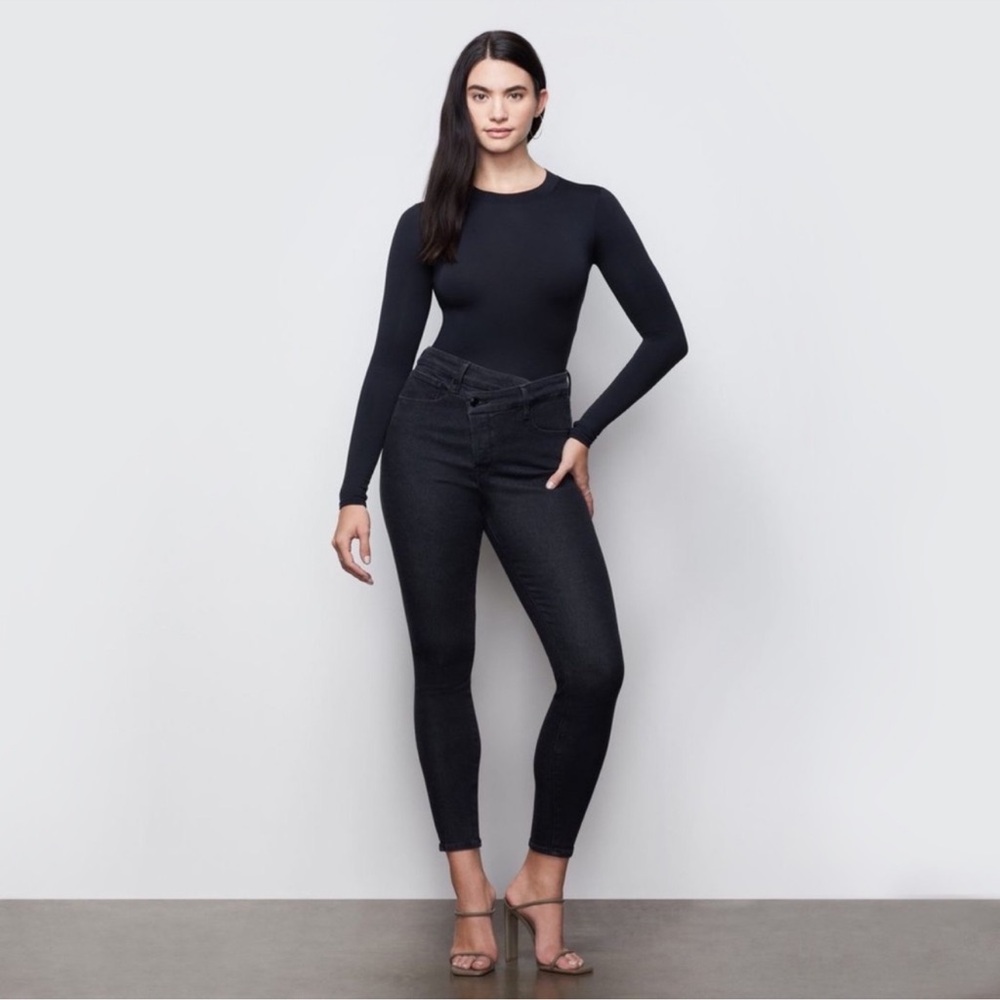 Good American Good Waist Skinny Crossover Jeans in Black Size 30